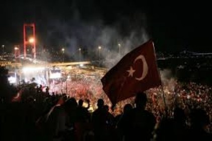 Milletimiz, demokrasi kazanımlarının yaşayacağını bir kez daha haykırmıştır