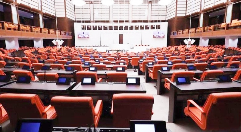 'Milletvekillerinin daha az kavga etmesi' için Meclis'e bakır bara sistemi yapıldı