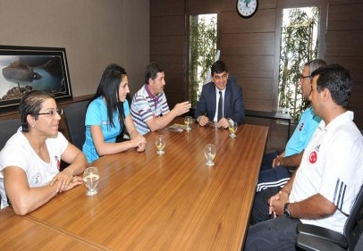 Milli halterciler Fadıloğlu'nu ziyaret etti