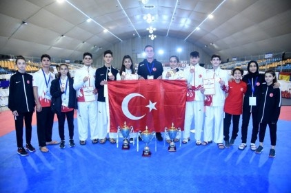 Milli taekwondoculardan 3 Avrupa şampiyonluğu