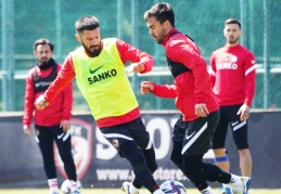 Milli takımlarda bulunan Maxim, Tosca, Caulker ve Luka Stankovski antrenmana katılmadı