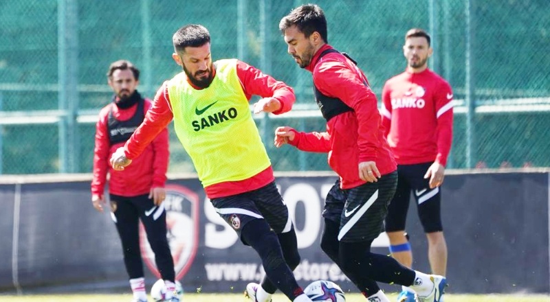Milli takımlarda bulunan Maxim, Tosca, Caulker ve Luka Stankovski antrenmana katılmadı
