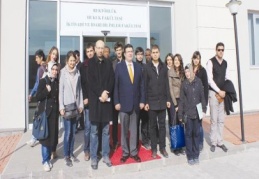 Mimarlık ve Tasarım Fakültesi öğrencileri sahaya iniyor