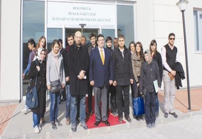 Mimarlık ve Tasarım Fakültesi öğrencileri sahaya iniyor