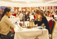 "Mini etek" ve "Dekolte" tartışması 