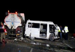 Minibüs sulama tankerine çarptı: 1 kişi hayatını kaybetti, 1 kişi yaralı