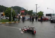Minibüsle motosiklet çarpıştı: 4 yaralı