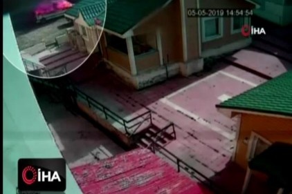 Minibüsün içinde oyun oynayan çocuklar yangın çıkardı