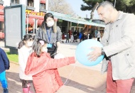 Minik ellerine kocaman sevgilerini sığdırdılar