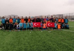 Minik Hokeycilerden İdlib şehitlerine saygı duruşu 