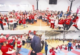 Minik jimnastikçiler yeteneklerini sergiledi