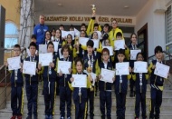 Minik Kulaçlar kupaları okullarına taşıdı