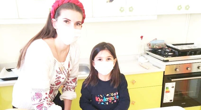 Minik öğrenciler dilek kartı hazırlayıp kurabiye yaptı