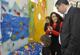 Minik ressamlar, eserlerini sergiledi