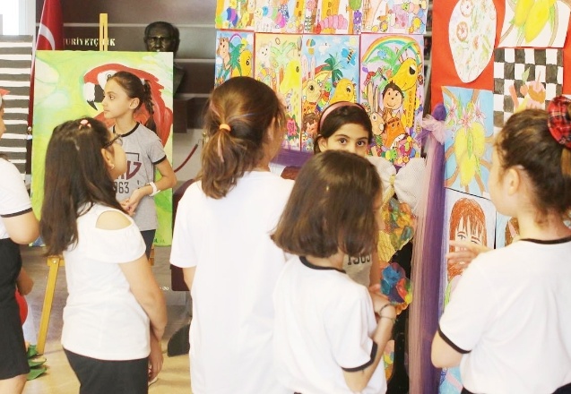 Minik ressamların büyük sergisi