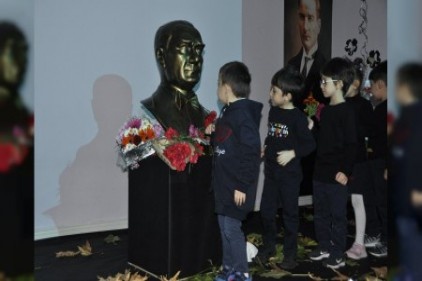 Minikler Atatürk&#8217;ü andı