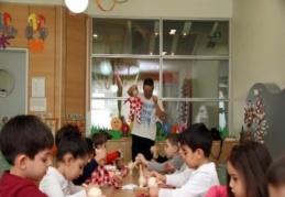 Minikler kukla çalışması yapıp, oyun sahneledi