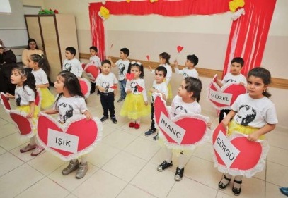 Minikler, ‘Öğretmenler Günü’ etkinliği düzenledi