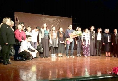 Minikler sahneden mesaj verdi