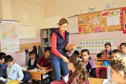 Minikler, temizlik ve çevre konusunda bilinçleniyor