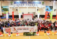 Minikler, yeşil sahada ilk kez resmi bir maça çıkmanın tatlı heyecanını yaşadı