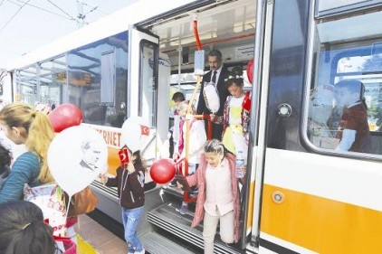 Miniklerin tramvay hayali gerçek oldu 