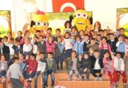 Minyonlar, ilçelerde çocuklarla buluştu