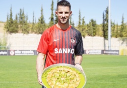 Mirallas, ilk maçında kırmızı kart gördü