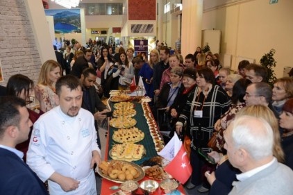 Misafirlere Gaziantep&#8217;in ünlü mutfağından lezzetler ikram edildi