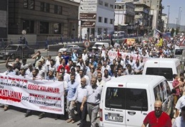 Mısır'da sadece özgürlük isteyenlerin üzerine ateş açılmıştır