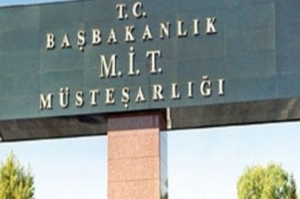 MİT, Başbakan&#8217;ın emriyle gazetecileri dinlemiş