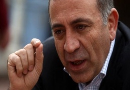 “MİT’in uluslararası silah nakletmek gibi bir görevi, işlevi var mı?”