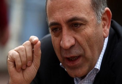 “MİT’in uluslararası silah nakletmek gibi bir görevi, işlevi var mı?”