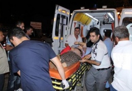 Motosiklet devrildi, 4 kişi yaralandı