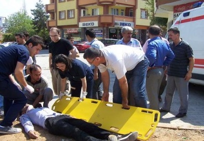 Motosiklet devrildi, 1 kişi yaralandı 