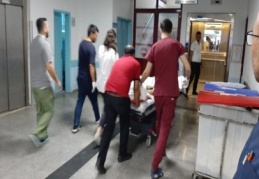 Motosiklet otobüs durağına çarptı: 1 ölü, 1 yaralı 