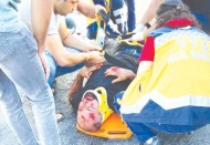 Motosiklet sürücüsü ölümden 1 metreyle kurtuldu