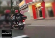 Motosiklete 5 kişi bindiler