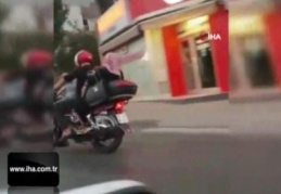 Motosiklete 5 kişi bindiler