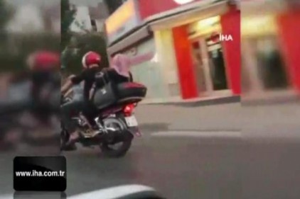 Motosiklete 5 kişi bindiler