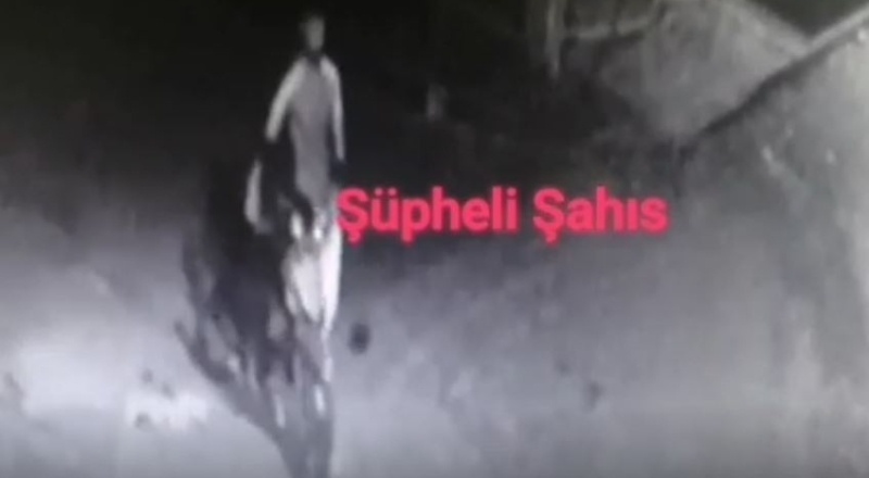 Motosikletin çalınma anı güvenlik kamerası tarafından kaydedildi