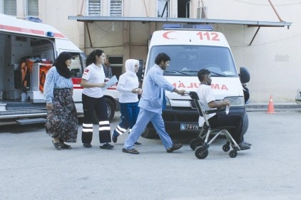 Motosikletin devrilmesi sonucu iki kişi yaralandı