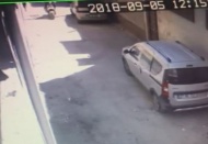 Motosikletin heybesindeki cep telefonunu böyle çaldı 