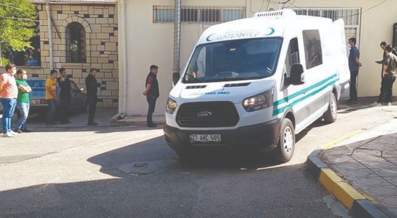 Motosikletle alt geçit duvarına çarpan genç hayatını kaybetti