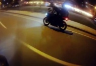 Motosiklette seyir halindeyken sürücü değiştirdiler