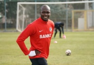 Moussa Sow yeni takımıyla ilk antrenmanına çıktı
