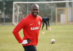 Moussa Sow yeni takımıyla ilk antrenmanına çıktı 