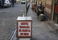 Muhtaç insanlara bir ekmekte sen bırak