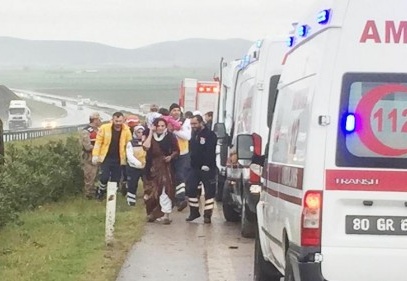 Muhtarlık seçimi için Mardin’e giden minibüs devrildi, 10 yaralı 