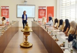 “Mülteci de ebeveyndir” AB projesi eğitmenlerle buluştu